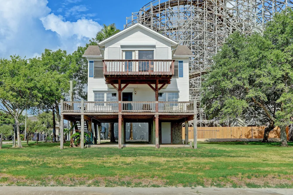 308 Bay Avenue Kemah, TX 77565