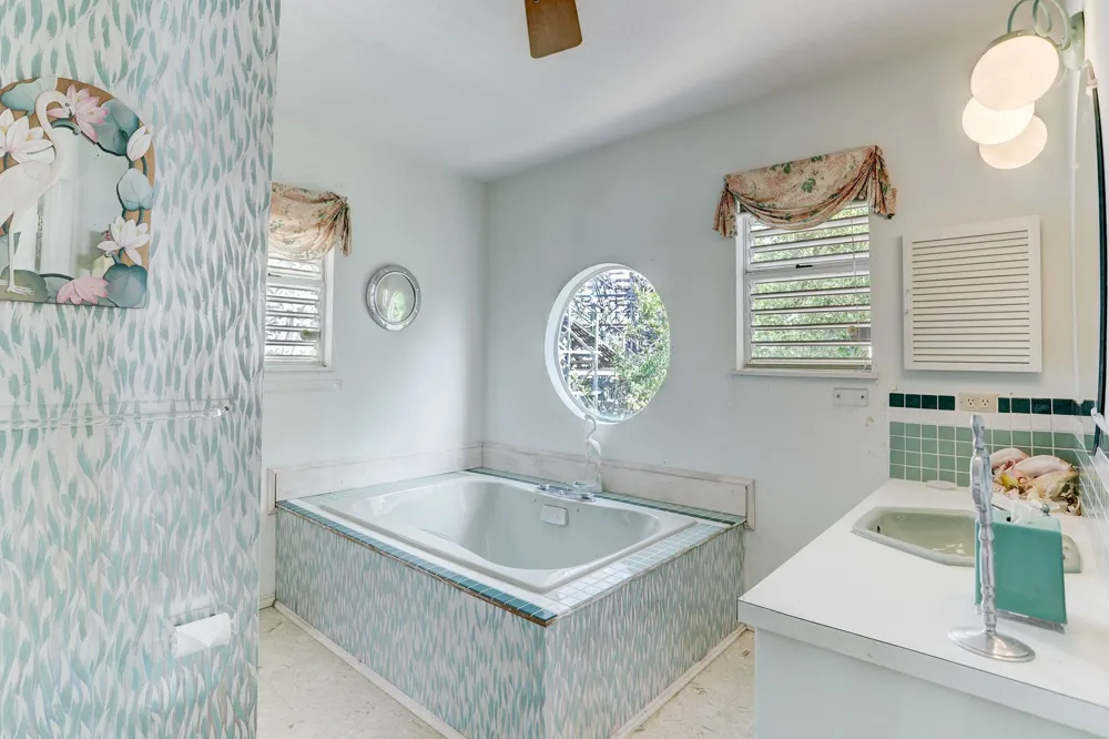 308 Bay Avenue Kemah, TX 77565
