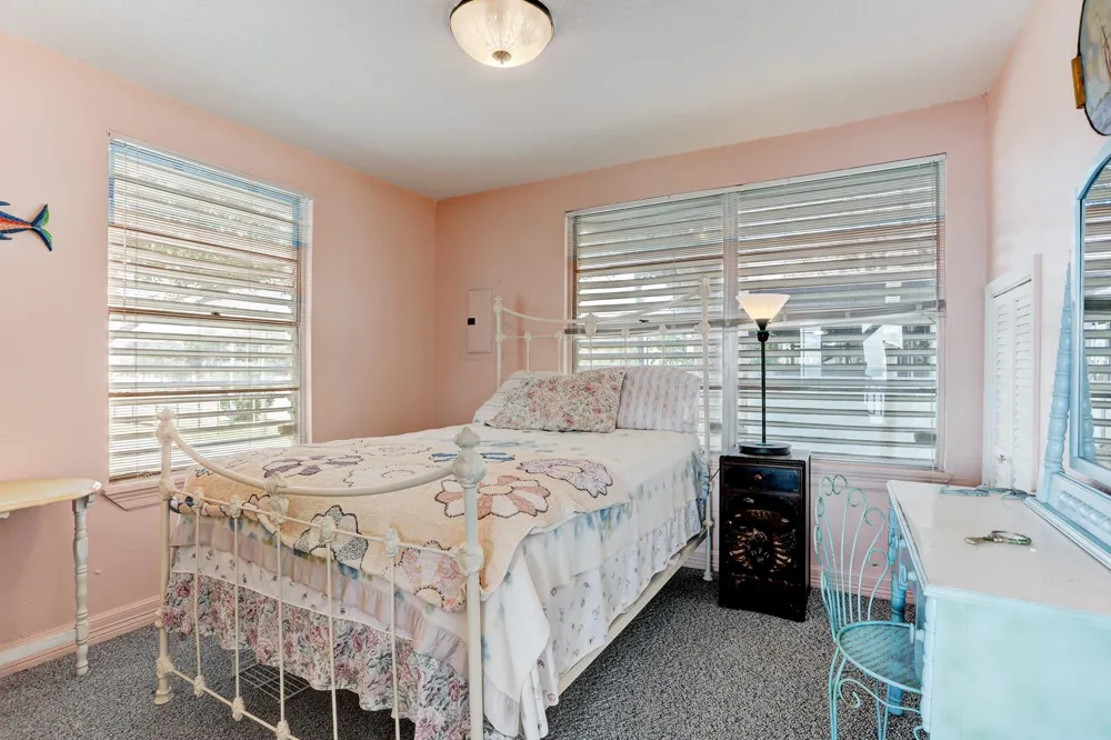 308 Bay Avenue Kemah, TX 77565
