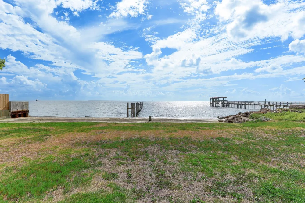 308 Bay Avenue Kemah, TX 77565