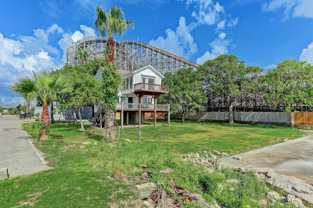308 Bay Avenue Kemah, TX 77565