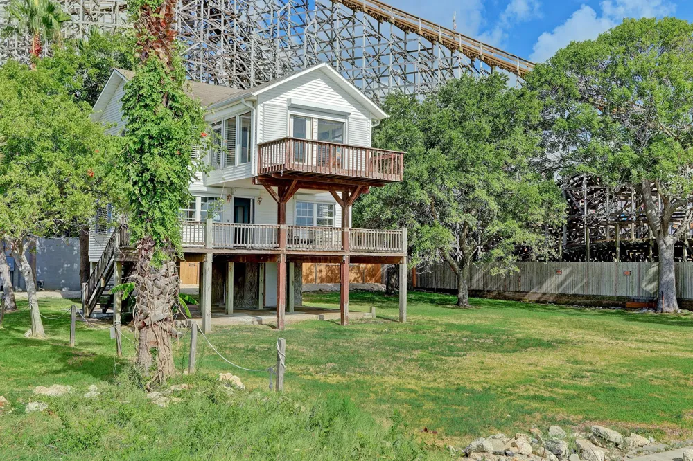 308 Bay Avenue Kemah, TX 77565
