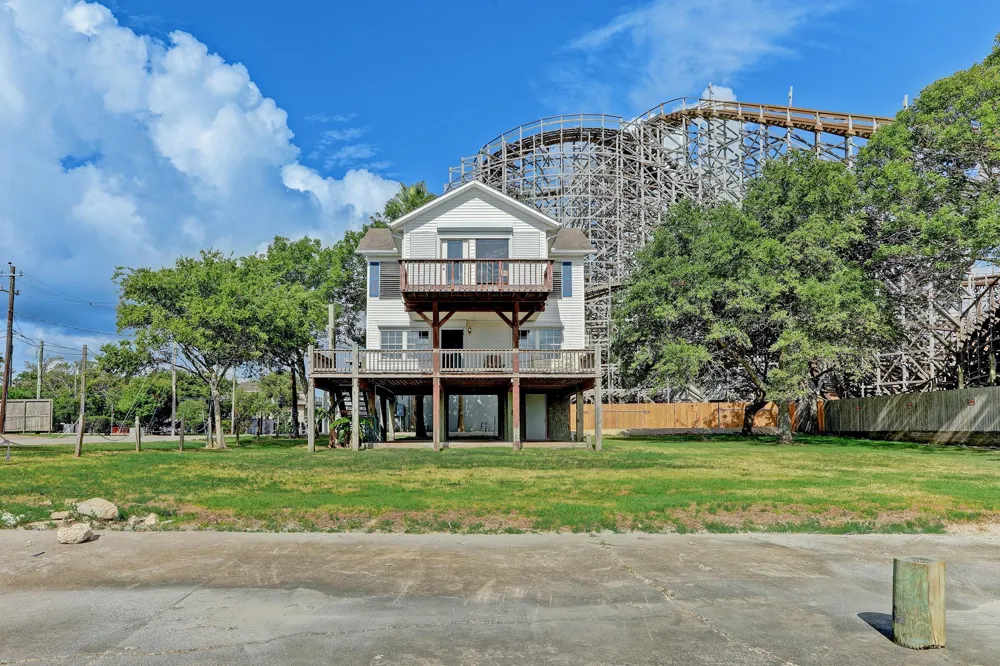 308 Bay Avenue Kemah, TX 77565