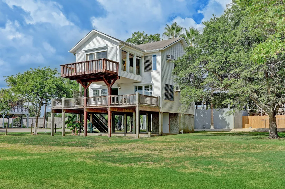 308 Bay Avenue Kemah, TX 77565