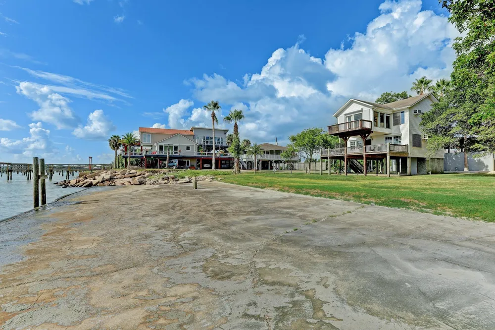 308 Bay Avenue Kemah, TX 77565