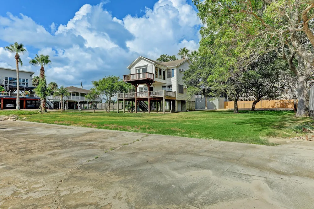 308 Bay Avenue Kemah, TX 77565