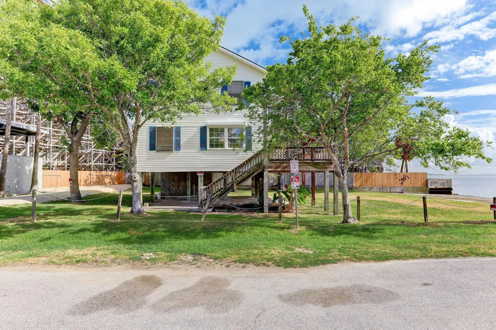 308 Bay Avenue Kemah, TX 77565