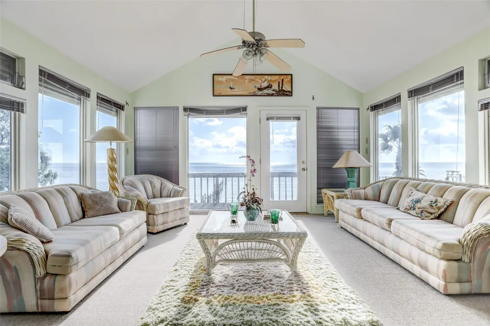 308 Bay Avenue Kemah, TX 77565