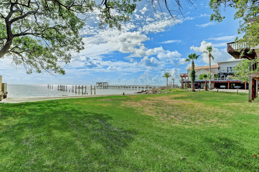 308 Bay Avenue Kemah, TX 77565