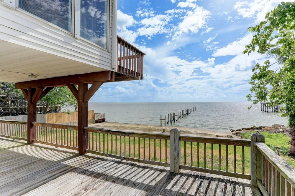 308 Bay Avenue Kemah, TX 77565