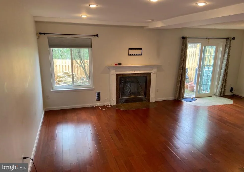 1215 CHANTICLEER Cherry Hill, NJ 08003