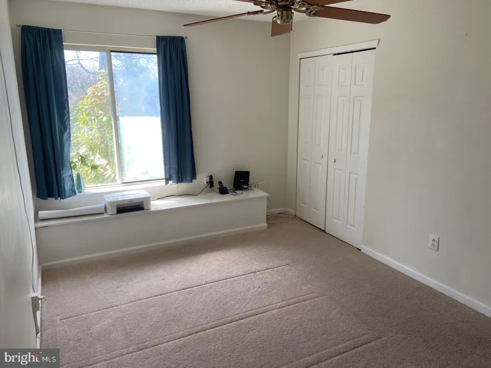 1215 CHANTICLEER Cherry Hill, NJ 08003