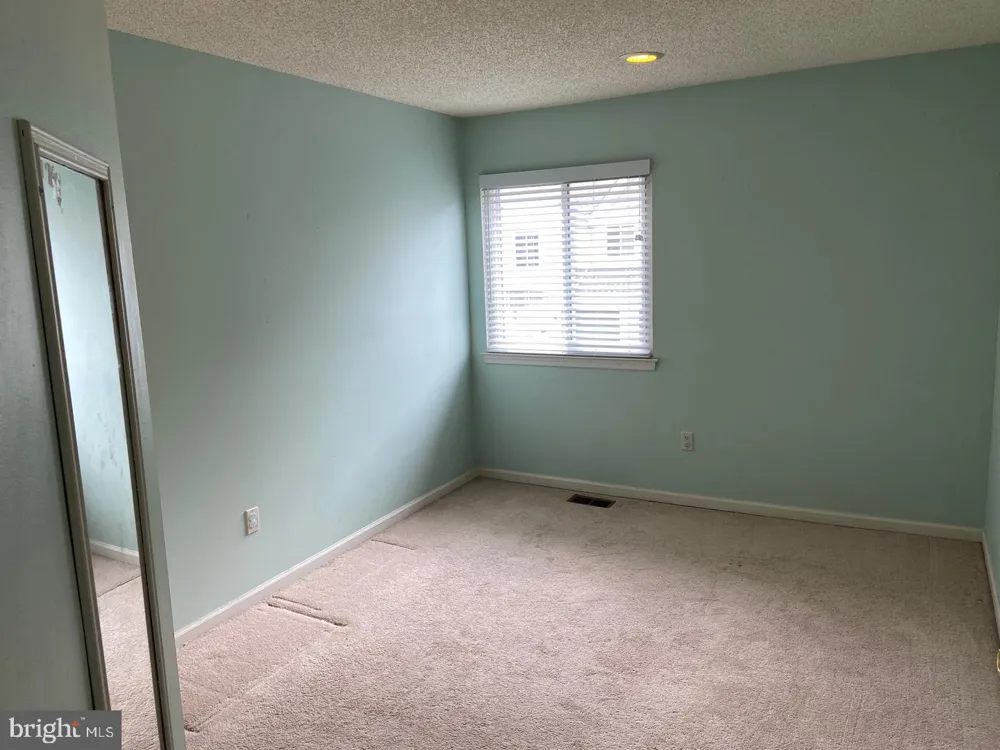 1215 CHANTICLEER Cherry Hill, NJ 08003