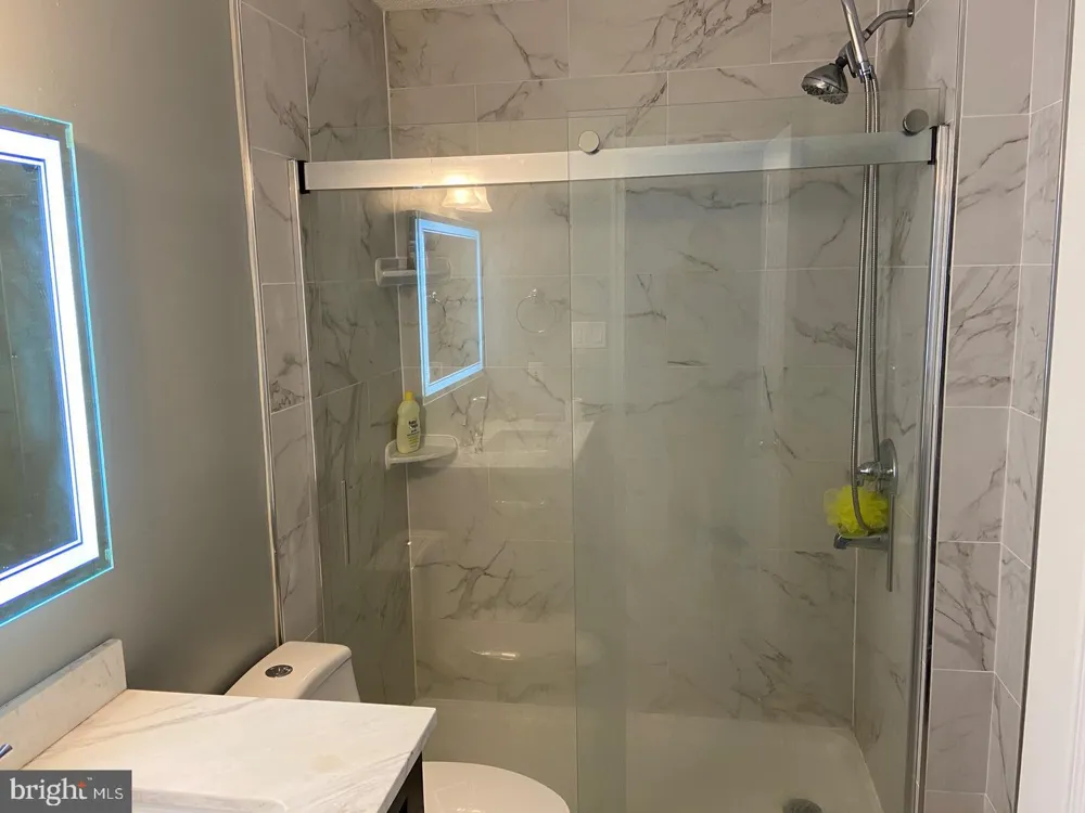 1215 CHANTICLEER Cherry Hill, NJ 08003
