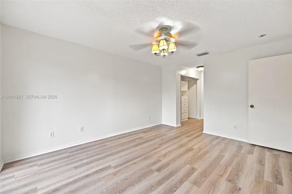 1533 W Harmony Lake Cir Davie, FL 33324