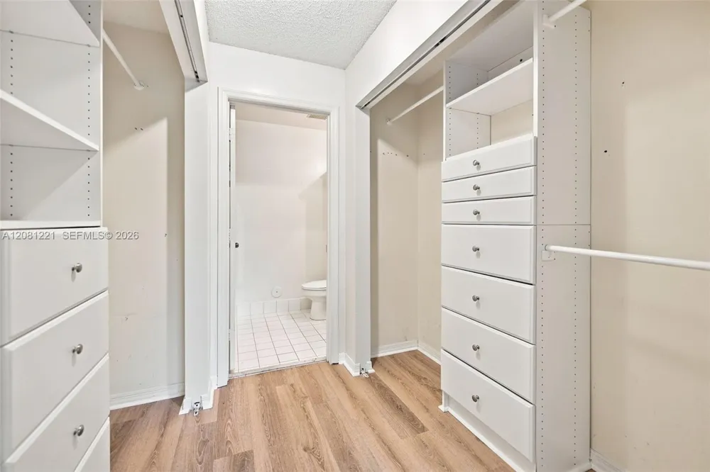 1533 W Harmony Lake Cir Davie, FL 33324