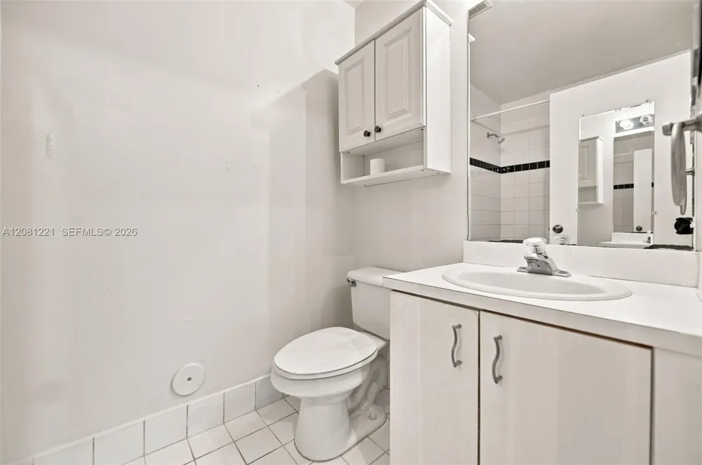 1533 W Harmony Lake Cir Davie, FL 33324