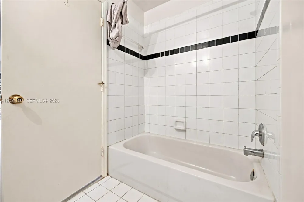 1533 W Harmony Lake Cir Davie, FL 33324