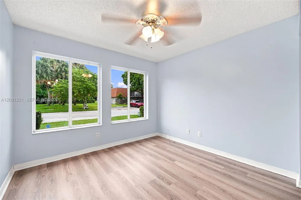 1533 W Harmony Lake Cir Davie, FL 33324
