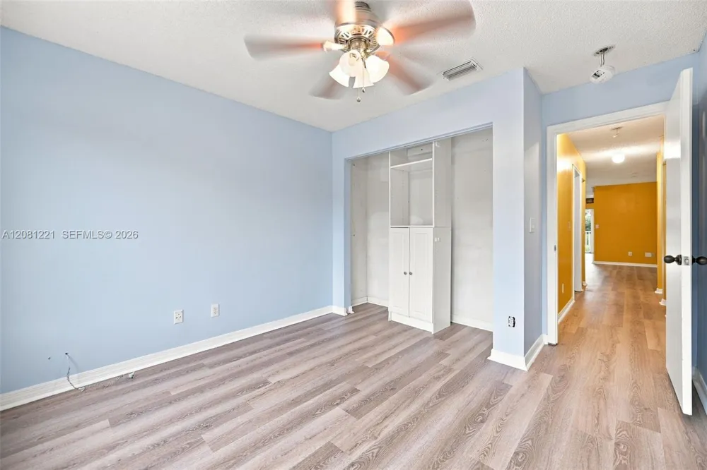 1533 W Harmony Lake Cir Davie, FL 33324