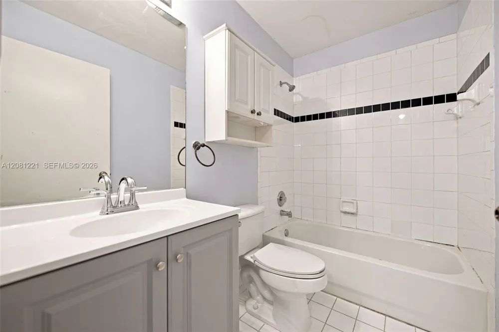 1533 W Harmony Lake Cir Davie, FL 33324