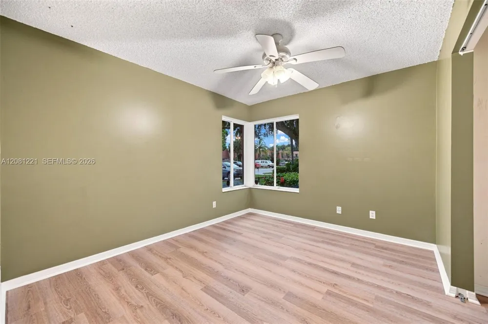 1533 W Harmony Lake Cir Davie, FL 33324