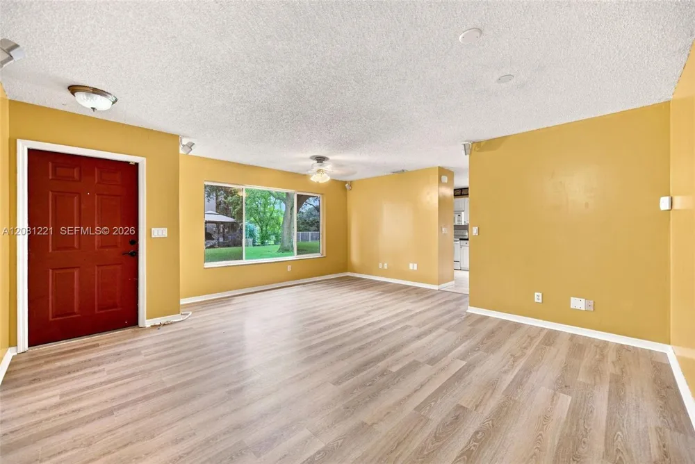 1533 W Harmony Lake Cir Davie, FL 33324
