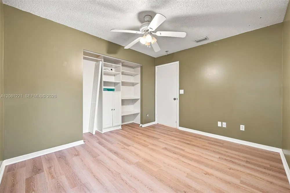 1533 W Harmony Lake Cir Davie, FL 33324