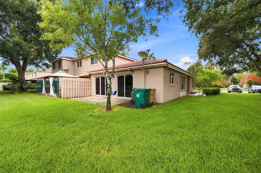 1533 W Harmony Lake Cir Davie, FL 33324