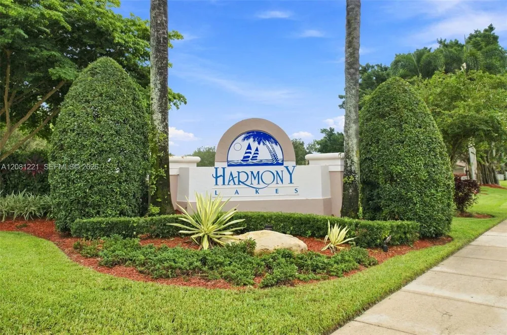1533 W Harmony Lake Cir Davie, FL 33324