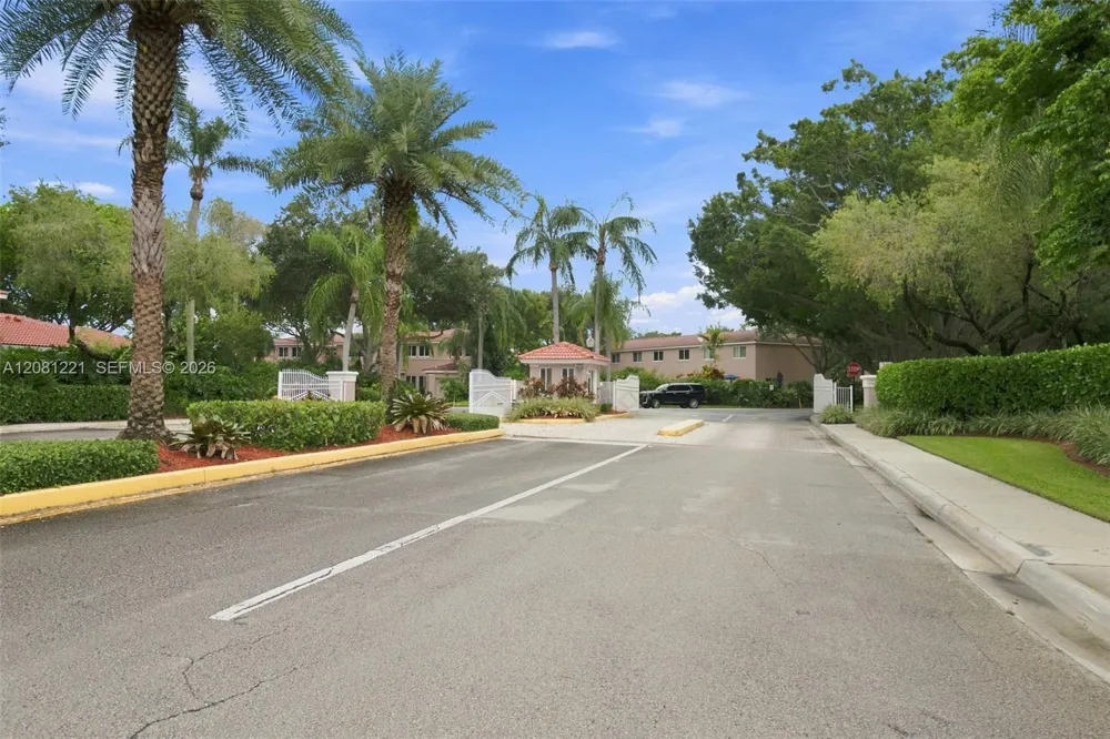 1533 W Harmony Lake Cir Davie, FL 33324