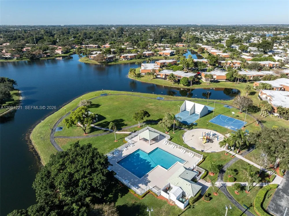 1533 W Harmony Lake Cir Davie, FL 33324