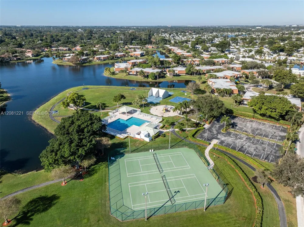 1533 W Harmony Lake Cir Davie, FL 33324