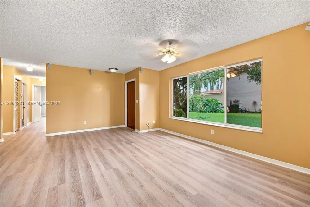 1533 W Harmony Lake Cir Davie, FL 33324