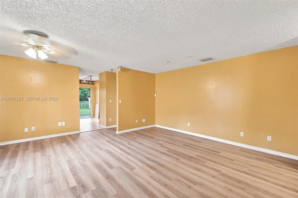 1533 W Harmony Lake Cir Davie, FL 33324