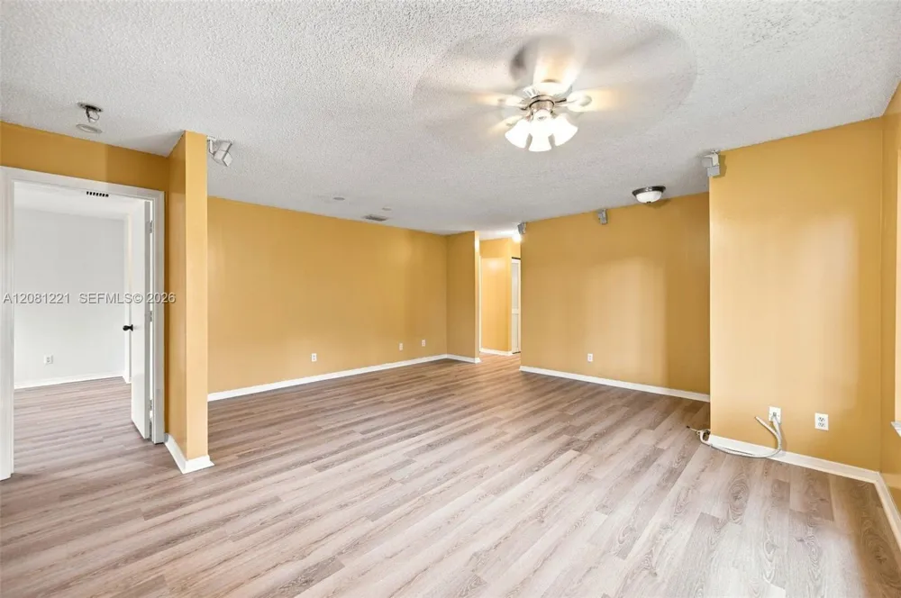1533 W Harmony Lake Cir Davie, FL 33324