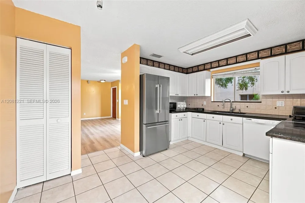 1533 W Harmony Lake Cir Davie, FL 33324