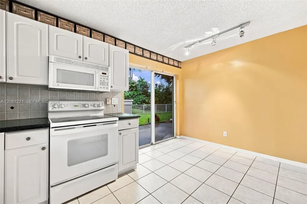 1533 W Harmony Lake Cir Davie, FL 33324