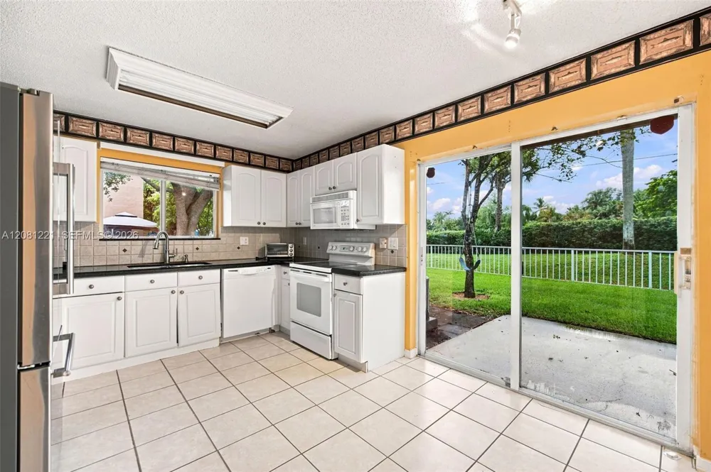 1533 W Harmony Lake Cir Davie, FL 33324