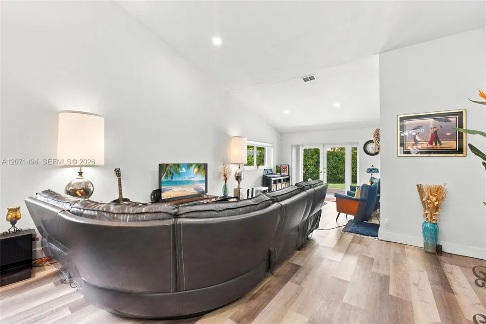 3913 NW 72nd Ln Coral Springs, FL 33065