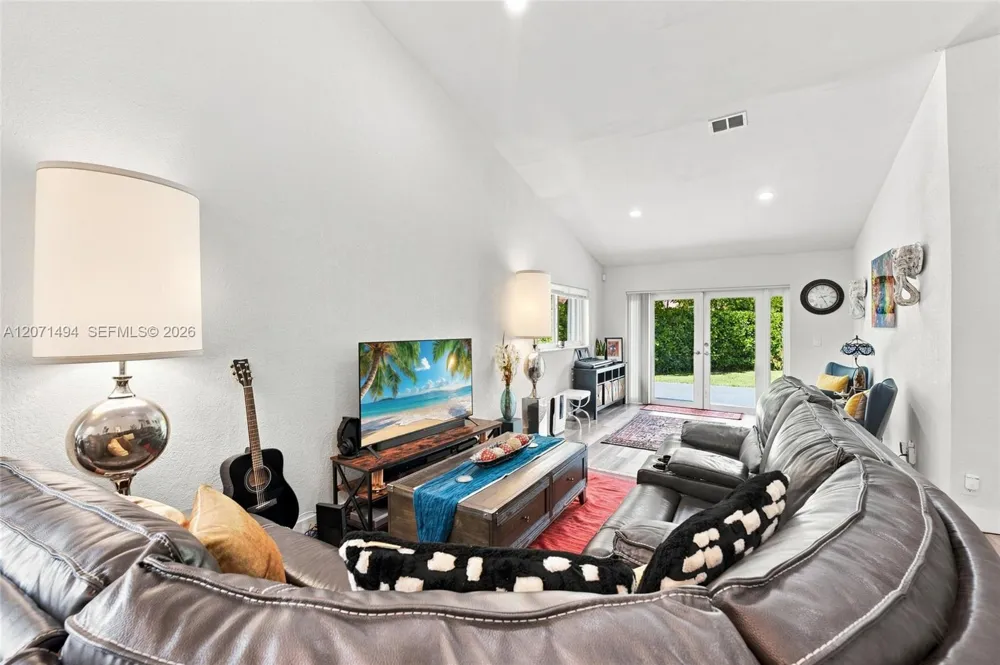 3913 NW 72nd Ln Coral Springs, FL 33065