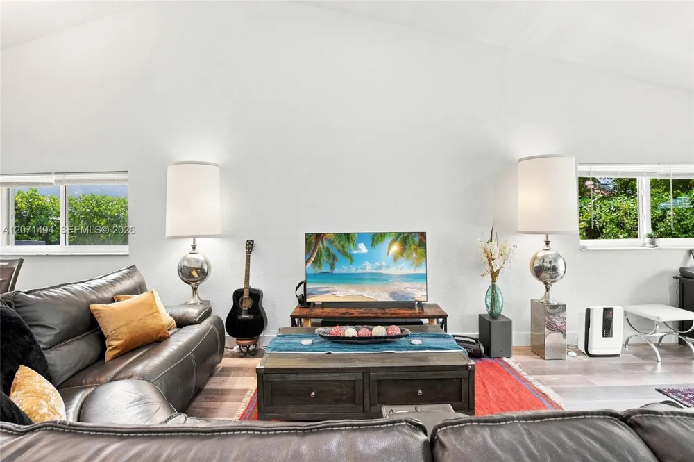 3913 NW 72nd Ln Coral Springs, FL 33065