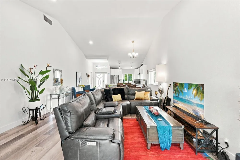 3913 NW 72nd Ln Coral Springs, FL 33065