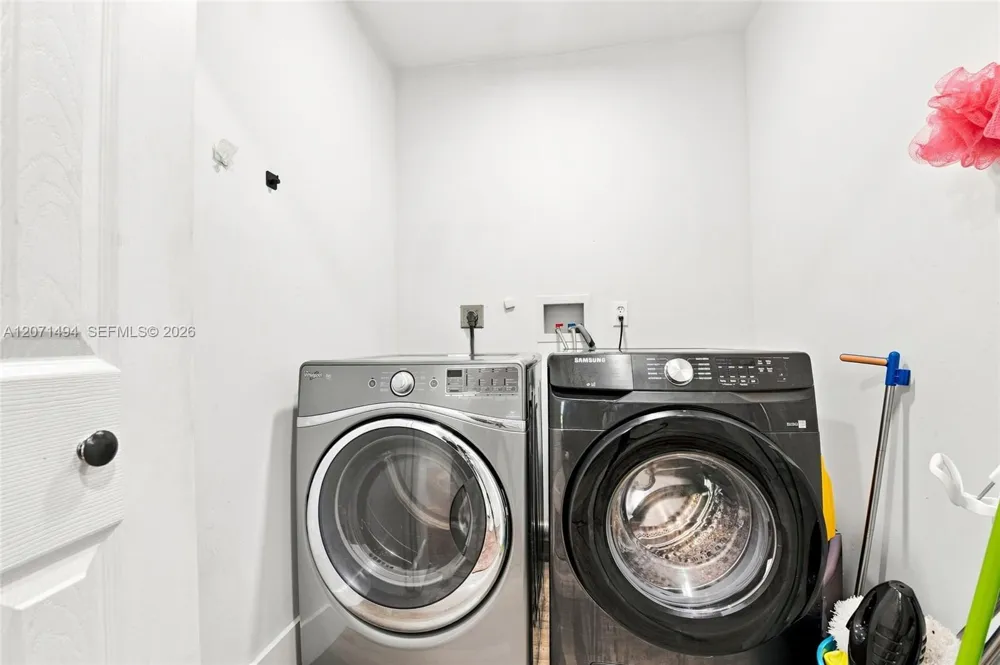 3913 NW 72nd Ln Coral Springs, FL 33065