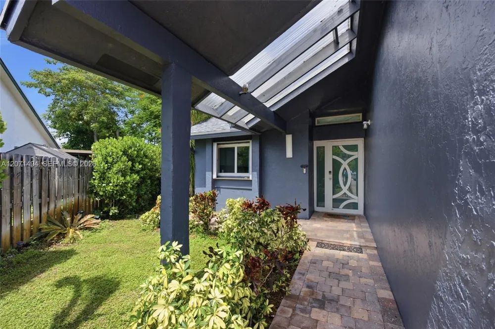 3913 NW 72nd Ln Coral Springs, FL 33065