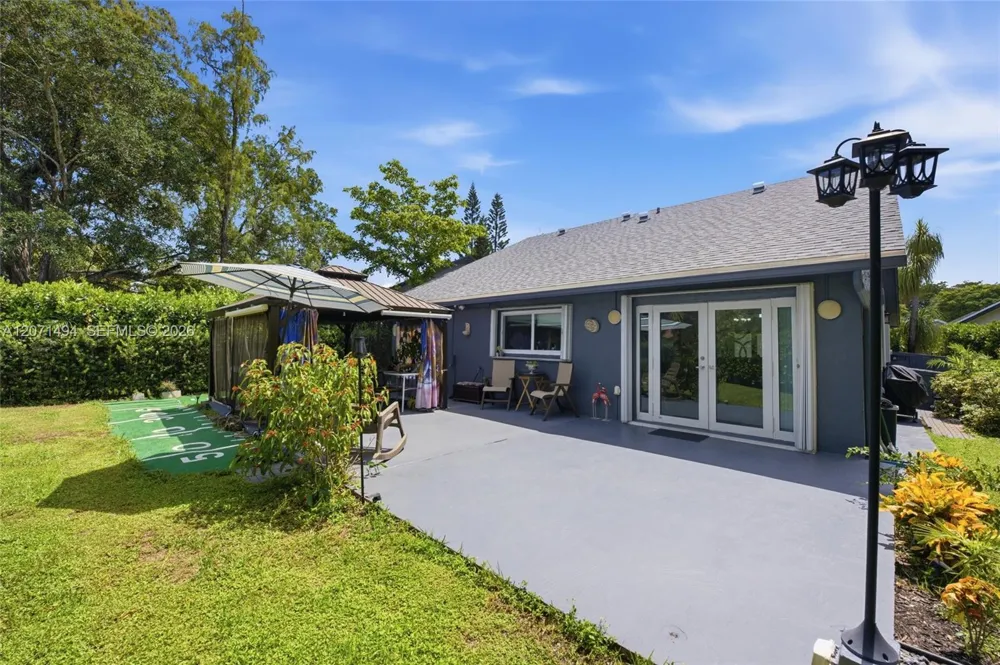 3913 NW 72nd Ln Coral Springs, FL 33065