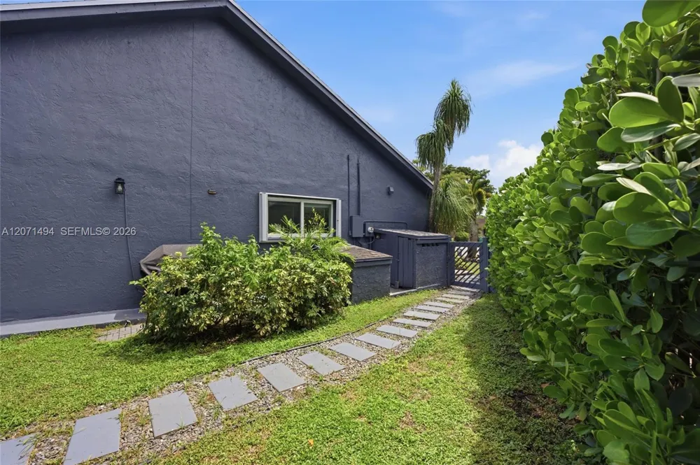 3913 NW 72nd Ln Coral Springs, FL 33065