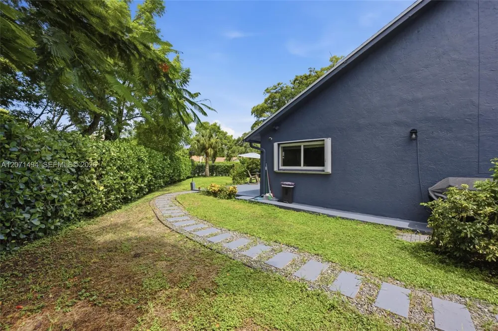3913 NW 72nd Ln Coral Springs, FL 33065