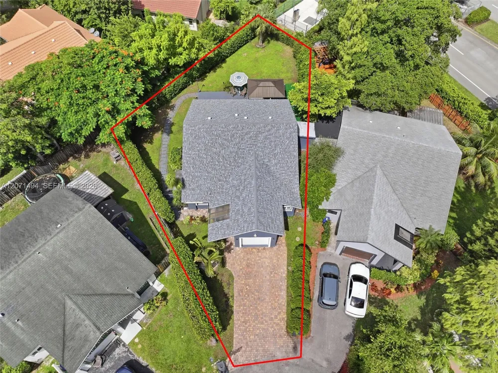 3913 NW 72nd Ln Coral Springs, FL 33065
