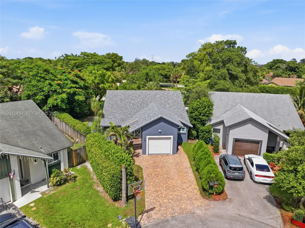 3913 NW 72nd Ln Coral Springs, FL 33065
